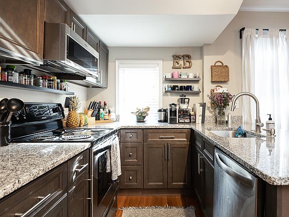 3rd image of 1405 Grove Ave APT 2
