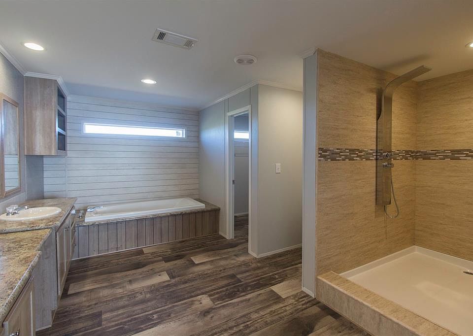 1st image of 707 Mint Dr
