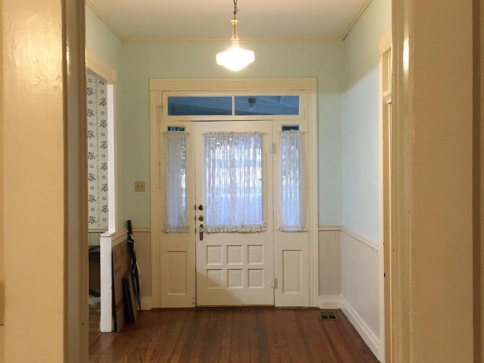 Generous entry/hallway leading to the front door