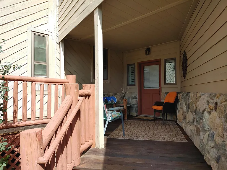 455 Delaware Dr — Photo 34