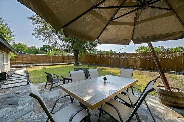 6507 Highpoint Cv — Photo 21