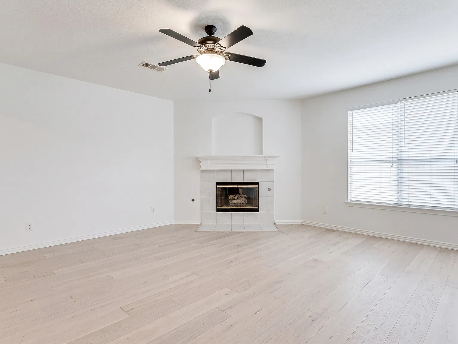 4 bed, 3185 sqft, $3,500 — Photo 4