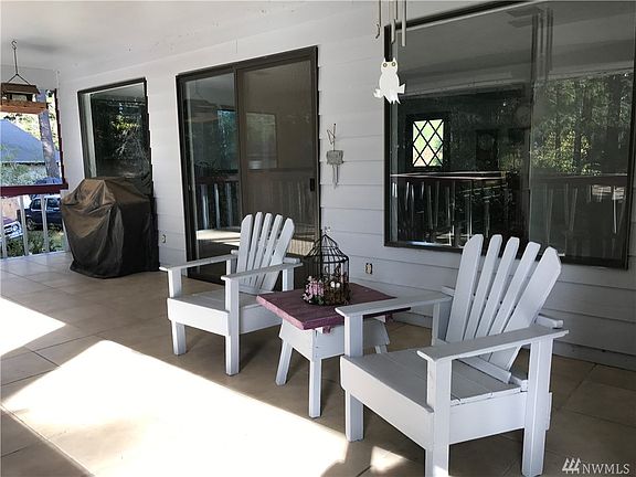 3rd image of 1591 E Island Lake Dr