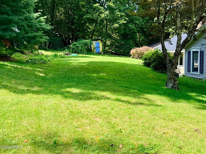 3rd image of 16 Maple Avenue