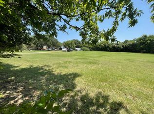 832 Green Valley Cir W, Burleson, TX 76028