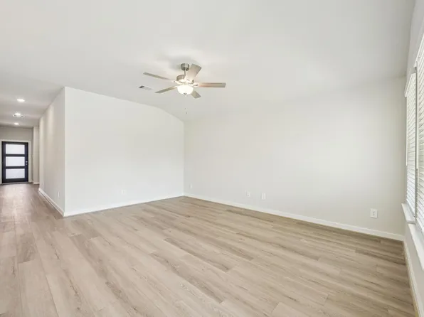 8210 Blackwell Cove Dr, Baytown, TX 77523