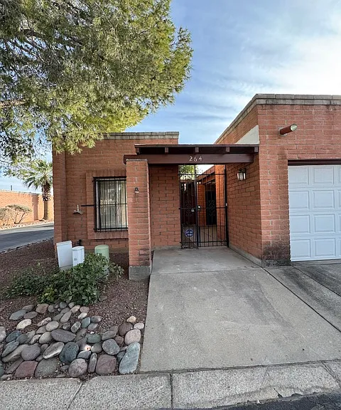 264 E Scheibe Way — Photo 1