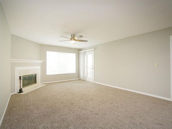 4th image of 9821 Regatta Dr Unit 202