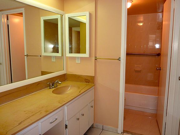 4th image of 5701 Collins Ave APT 1019