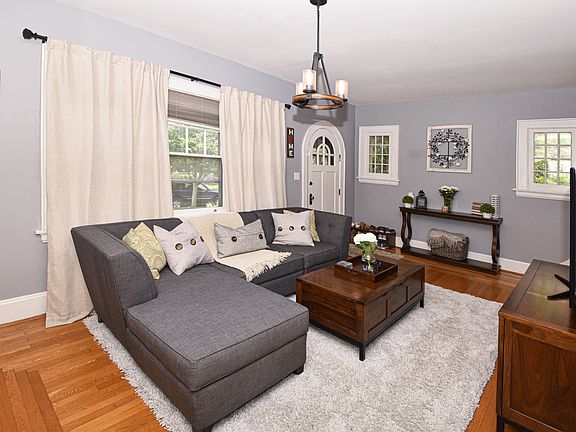 5th image of 3759 Ault Park Ave