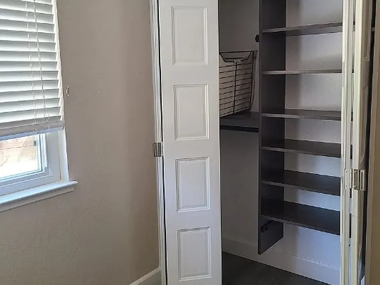 4901 Autumntree Ct — Photo 8