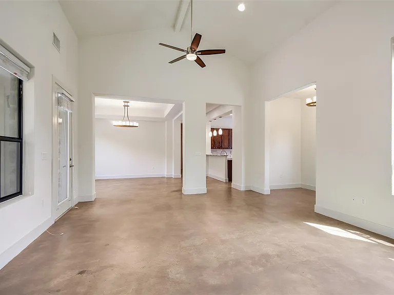 18400 Lakepoint Cv — Photo 6