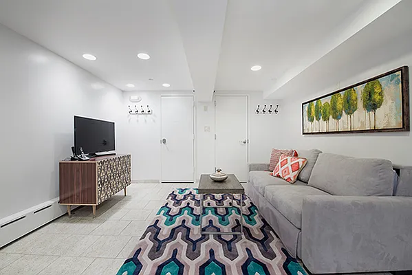 Rented by R New York | media 27