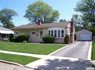25 Croydon Rd, Amityville, NY 11701