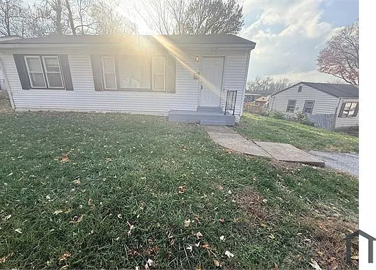 3 bed, $1,300 — Photo 2