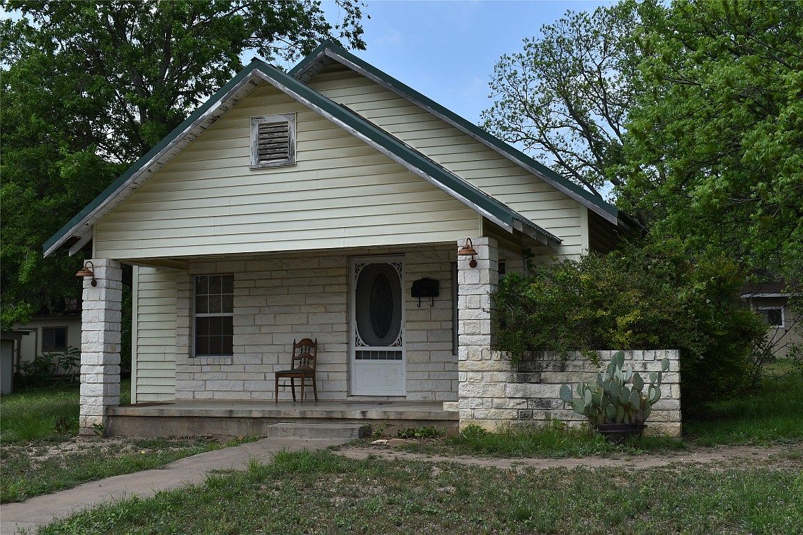 1400 S College St, Brady, TX 76825 Zillow