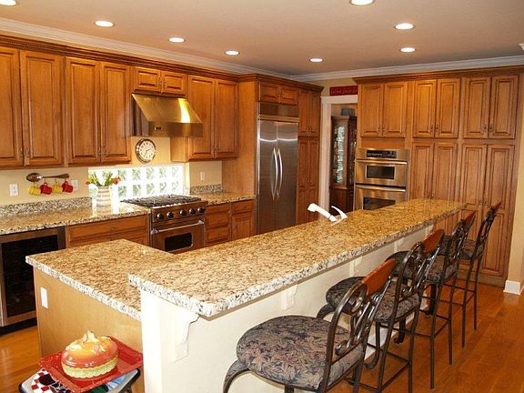 Entertainment sized gourmet kitchen
