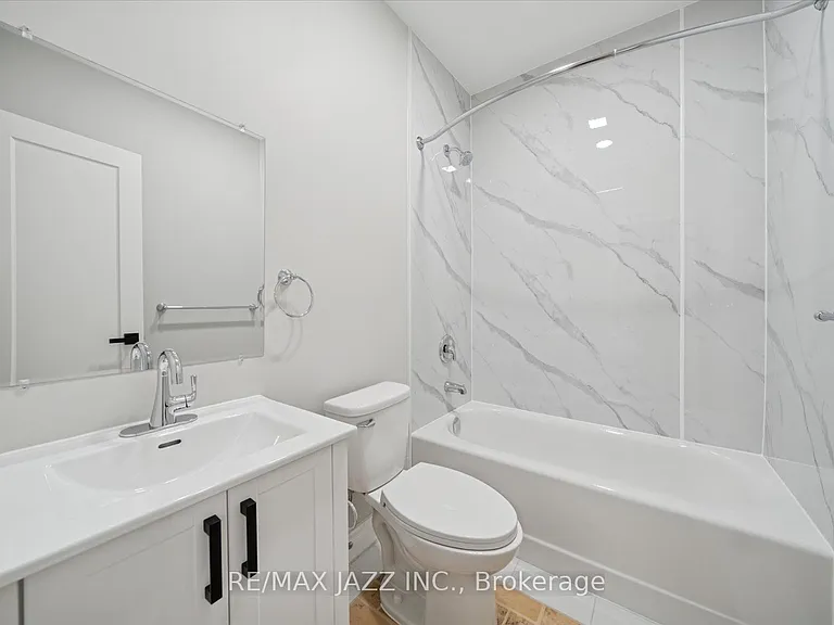 251 Simcoe St S #201 — Photo 9