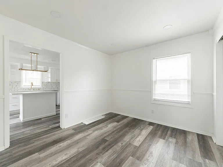 513 Henry St — Photo 7