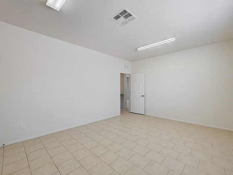 6637 Cliff Shore Ct — Photo 20