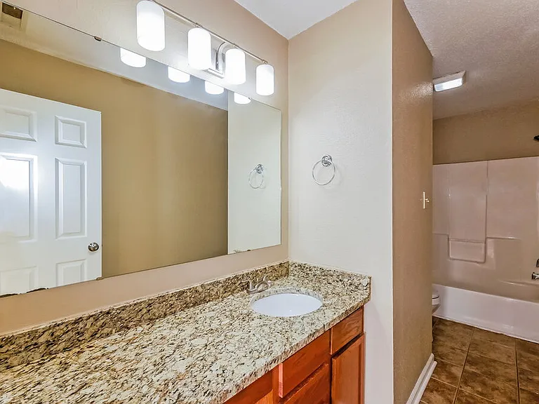 1107 Crescent Dr — Photo 13