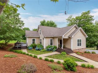 200 Cripple Creek Dr, Waynesville, NC 28785