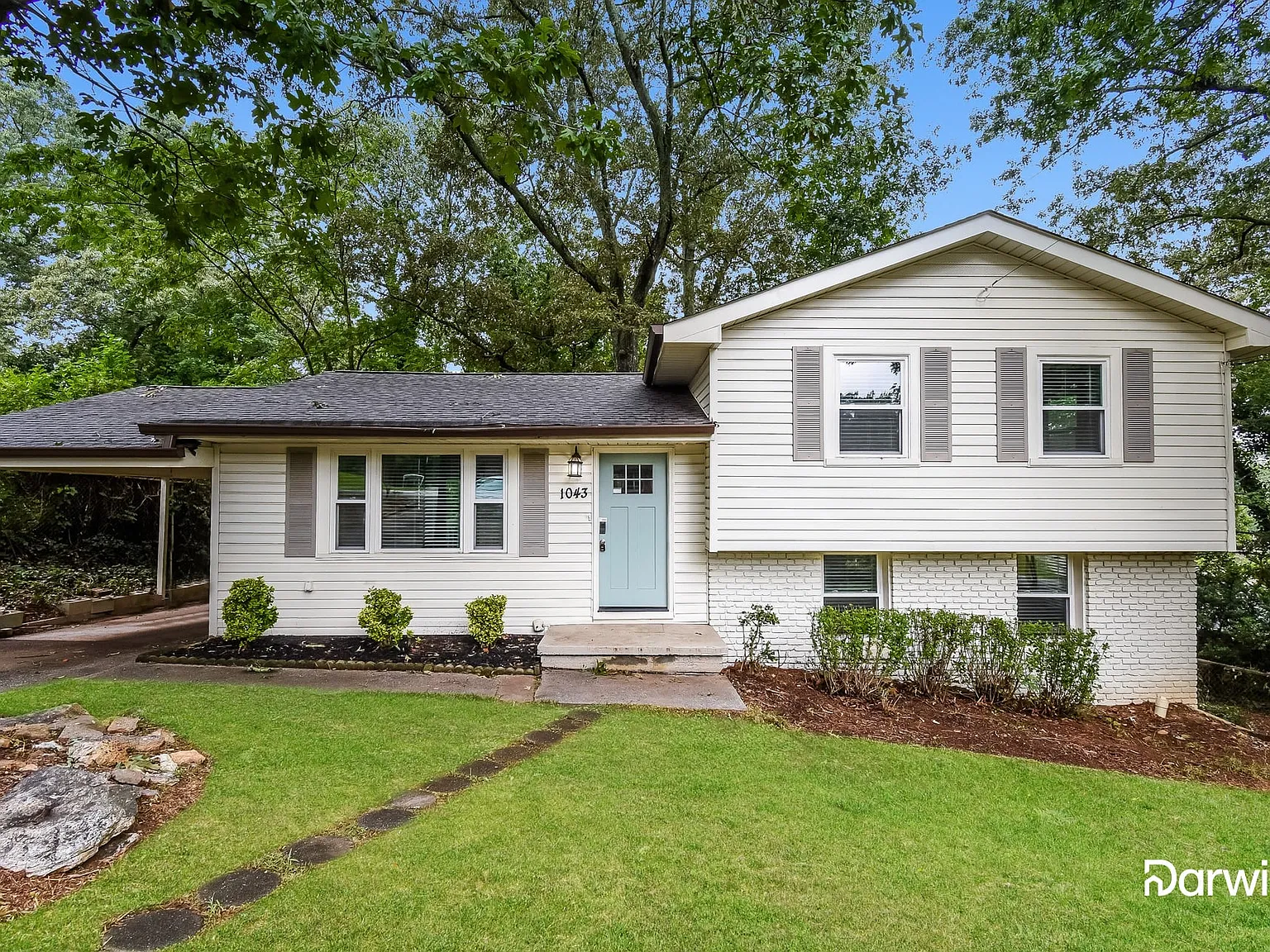 4 bed, 2.0 bath, 1572 sqft, $2,345 — Photo 1