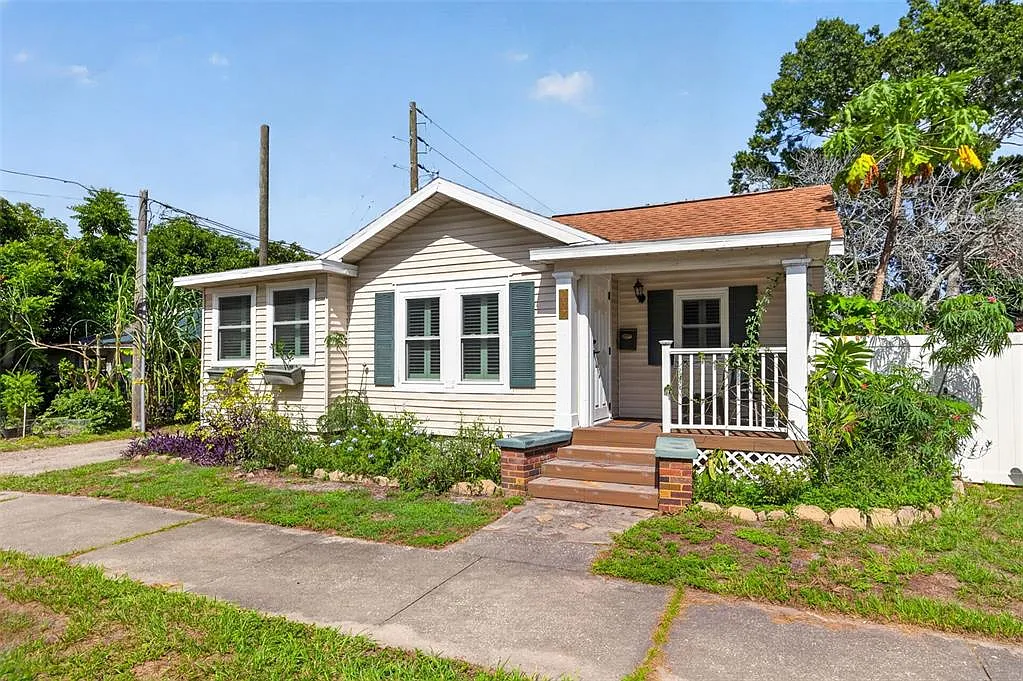 2 bed, 1.0 bath, 857 sqft, $2,200 — Photo 2