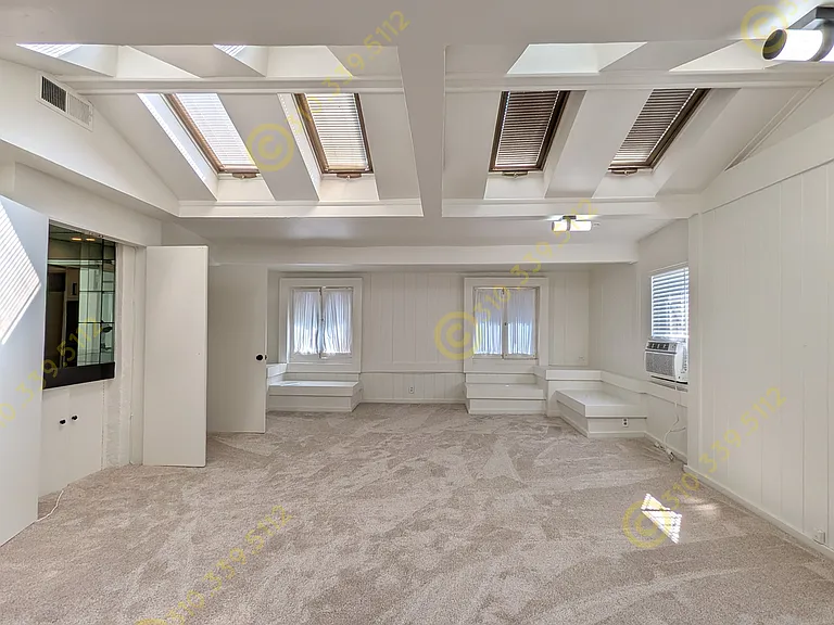 969 N Doheny Dr #1/2 — Photo 37