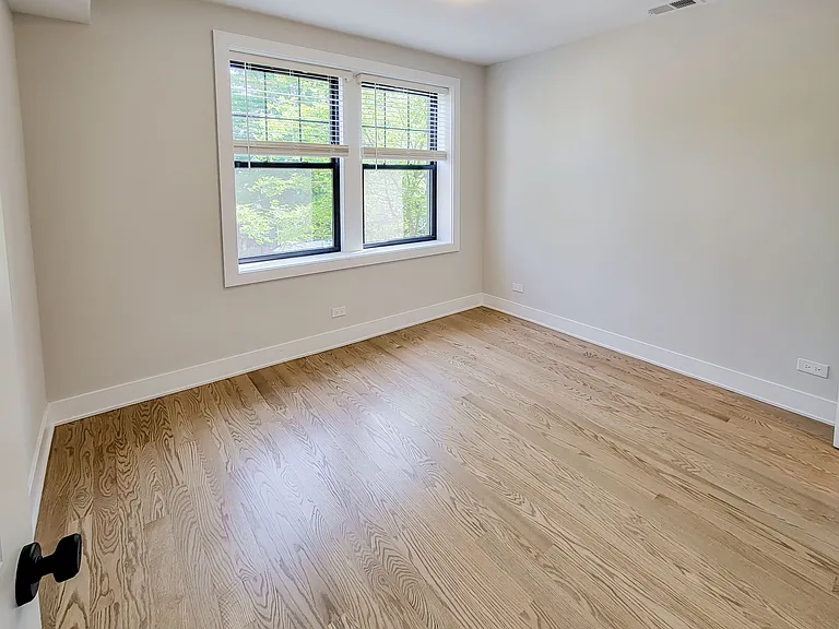 2032.5 W Montrose Ave #2B — Photo 10