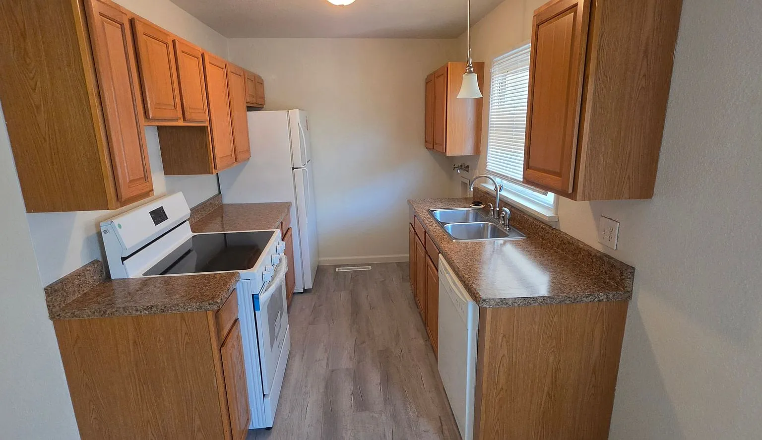 Move In Special 1/2 Off First Full Months Rent. — Photo 4