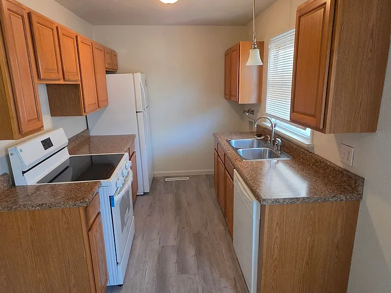2023 Ridgewood Ln — Photo 4