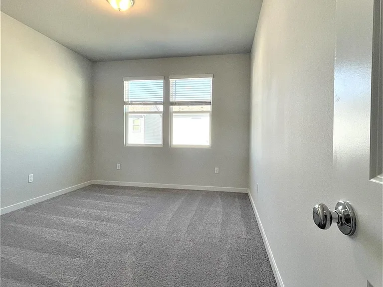 15110 Forum Ave — Photo 22