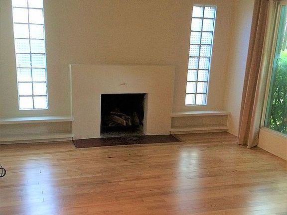 3rd image of 242 Carlisle Blvd NE