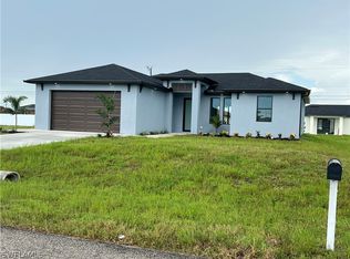1811 NE 17th Place Cpe, Coral, FL 33909