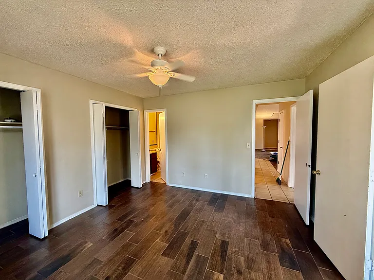 930 Century Dr — Photo 17