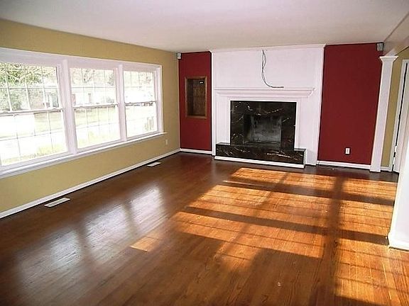 2nd image of 103 Fieldstone Dr