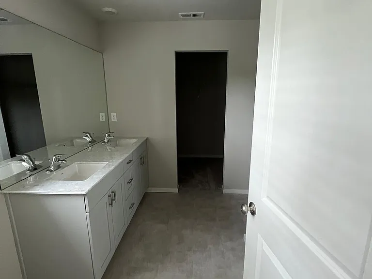 4259 Savannah Loop NE — Photo 10