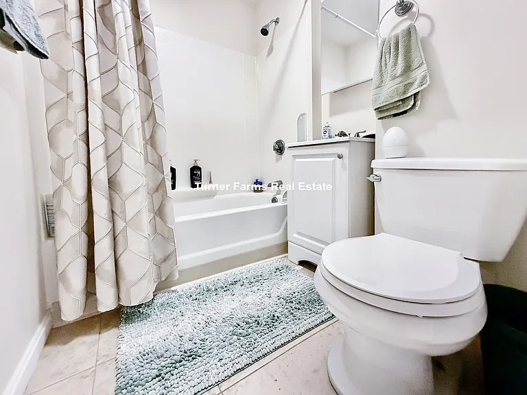 1056 Cambridge St — Photo 9