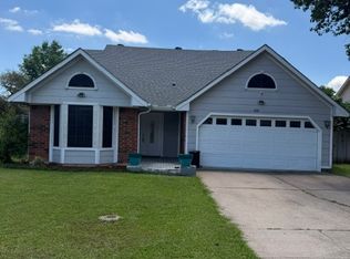 418 Benjamin Ln, Arlington, TX 76002