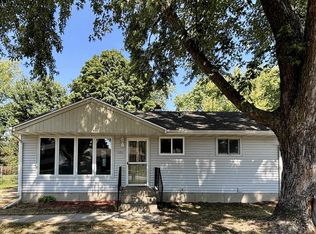 1106 Colonial Dr, Machesney Park, IL 61115
