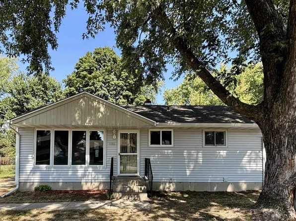 1106 Colonial Dr, Machesney Park, IL 61115