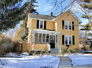 608 Richards St, Geneva, IL 60134