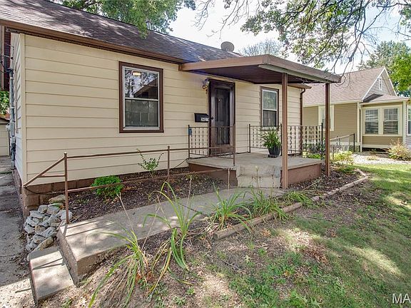 3rd image of 3423 Thomas Ave
