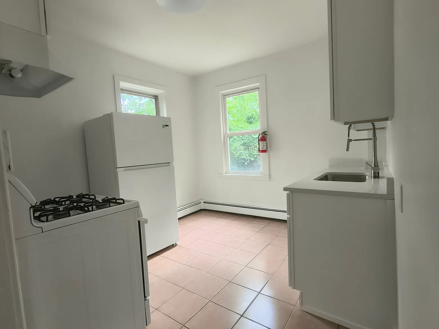 2 bed, 1000 sqft, $2,300 — Photo 4
