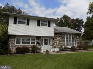 209 Dolores Dr, Cinnaminson, NJ 08077