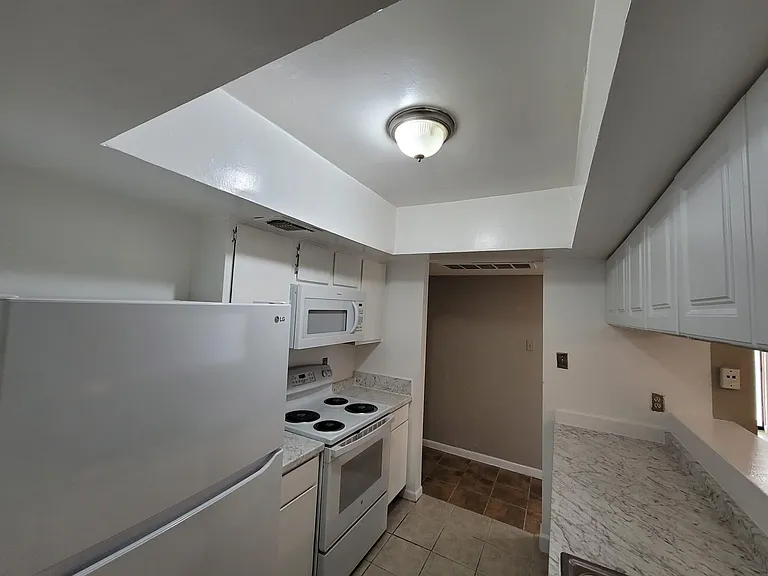 2814 S Bartell Dr #10 — Photo 4