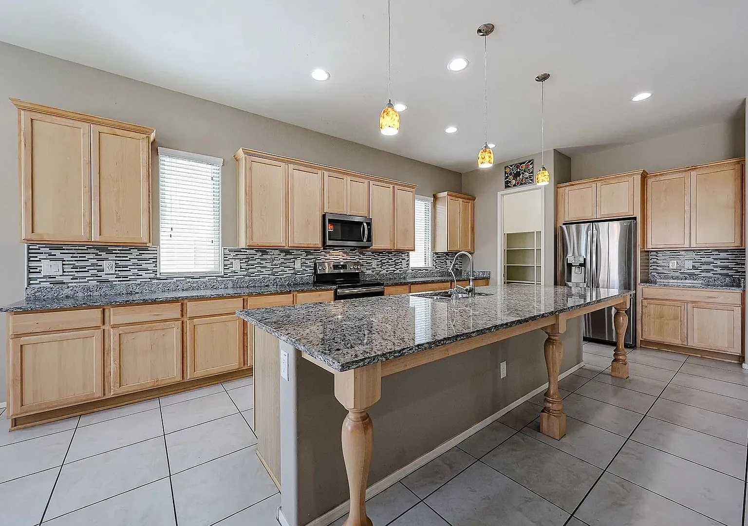 Stunning 4BR Peoria Home with Solar, Pickleball Court, Pool Access & Great Schools — Photo 3