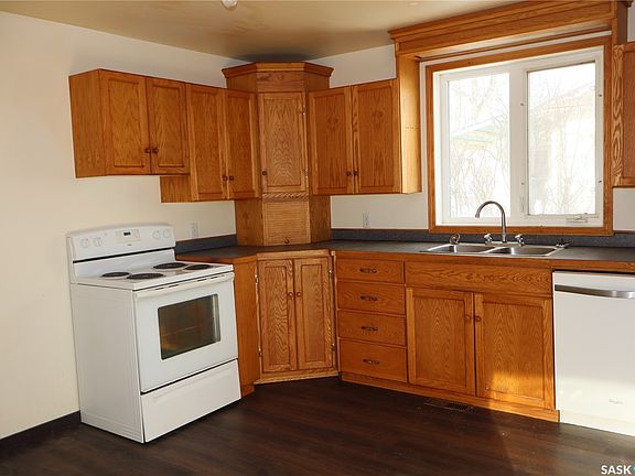 4th image of 52 2nd Avenue NE