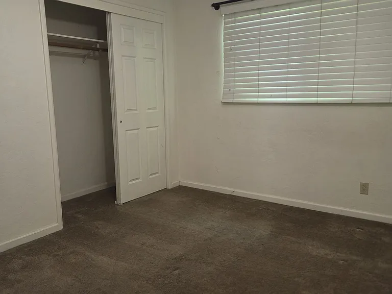 2420 E Pontiac Way — Photo 27